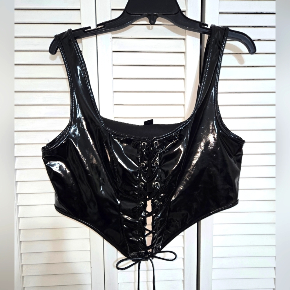 SHEIN Curve Women's 1XL Faux Leather Lace-Up Crop Top